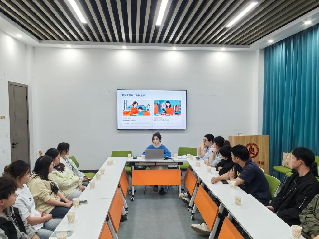 “一站式”学生社区“名师聊天室”系列活动：打破信息差  锚定职业路